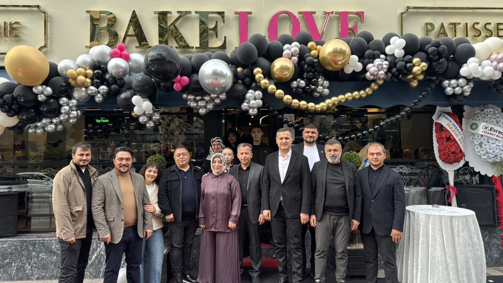 TuranYALDIR's tweet photo. 📍 Aksaray 

İşletme sahibi Gülüzar Eroğlu Ala Hanımefendi’nin ikinci işletmesi Bakelove cafe’nin açılışına katıldık.

Gülüzar Hanım’a ve Aksaray’ımıza hayırlı olmasını temenni ediyor, yeni işletmesinde bol bereketli ve hayırlı kazançlar diliyorum.

Hayırlı, uğurlu olsun. https://t.co/r0O9IIOnkH