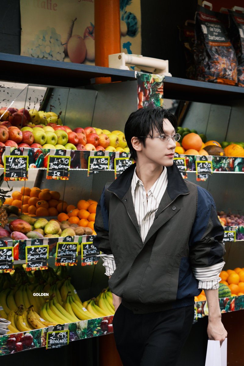 misskloss_1001's tweet photo. TEN among the vibrant colors of a market in Paris

TEN AT SAINT LAURENT SUMMER27 
#TENforYSLPFW27 #SaintLaurentxTEN https://t.co/GXGhIr1FWn