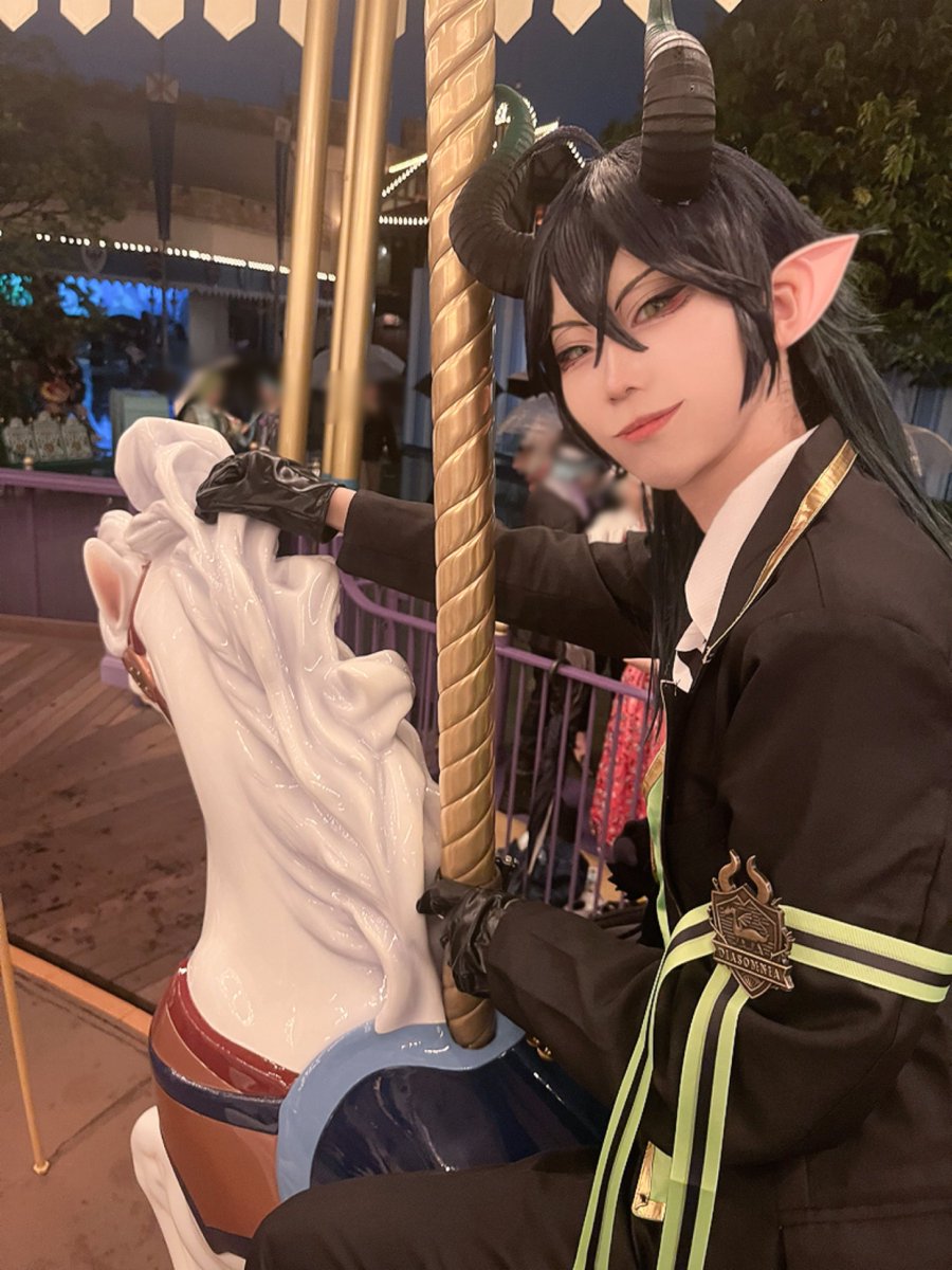 Mearu_u's tweet photo. #Dハロ仮装2026  #Dハロツイステ 
昼と夜🐉
(仮装可能期間です🏰) https://t.co/iTXBvgaufd