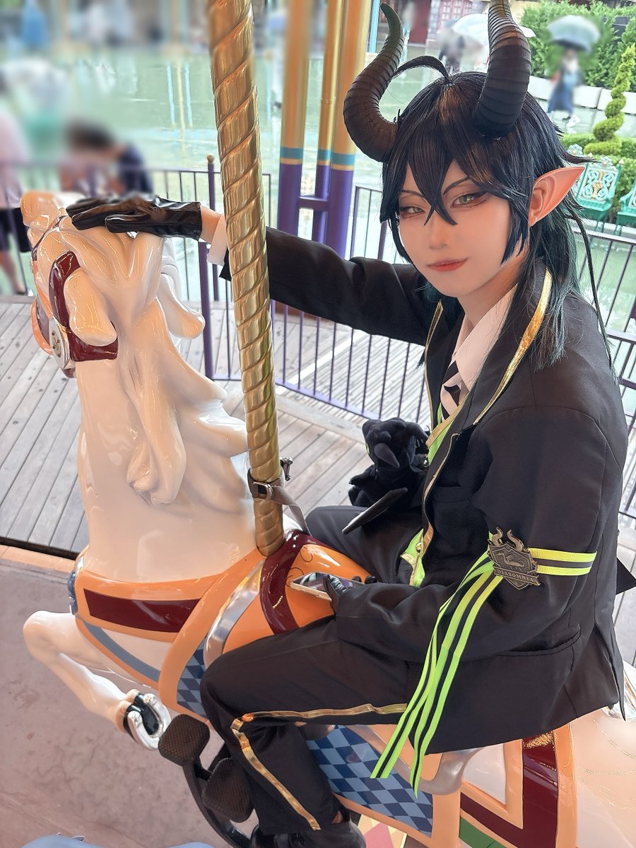 Mearu_u's tweet photo. #Dハロ仮装2026  #Dハロツイステ 
昼と夜🐉
(仮装可能期間です🏰) https://t.co/iTXBvgaufd