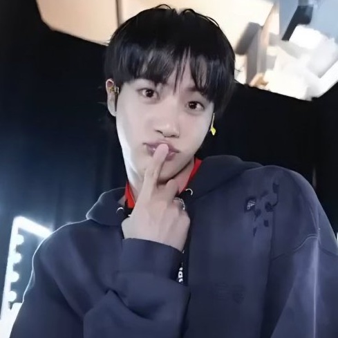 believeinwtc's tweet photo. i knew he is a deer #deerjin #newagenda https://t.co/MnymYJvvq2