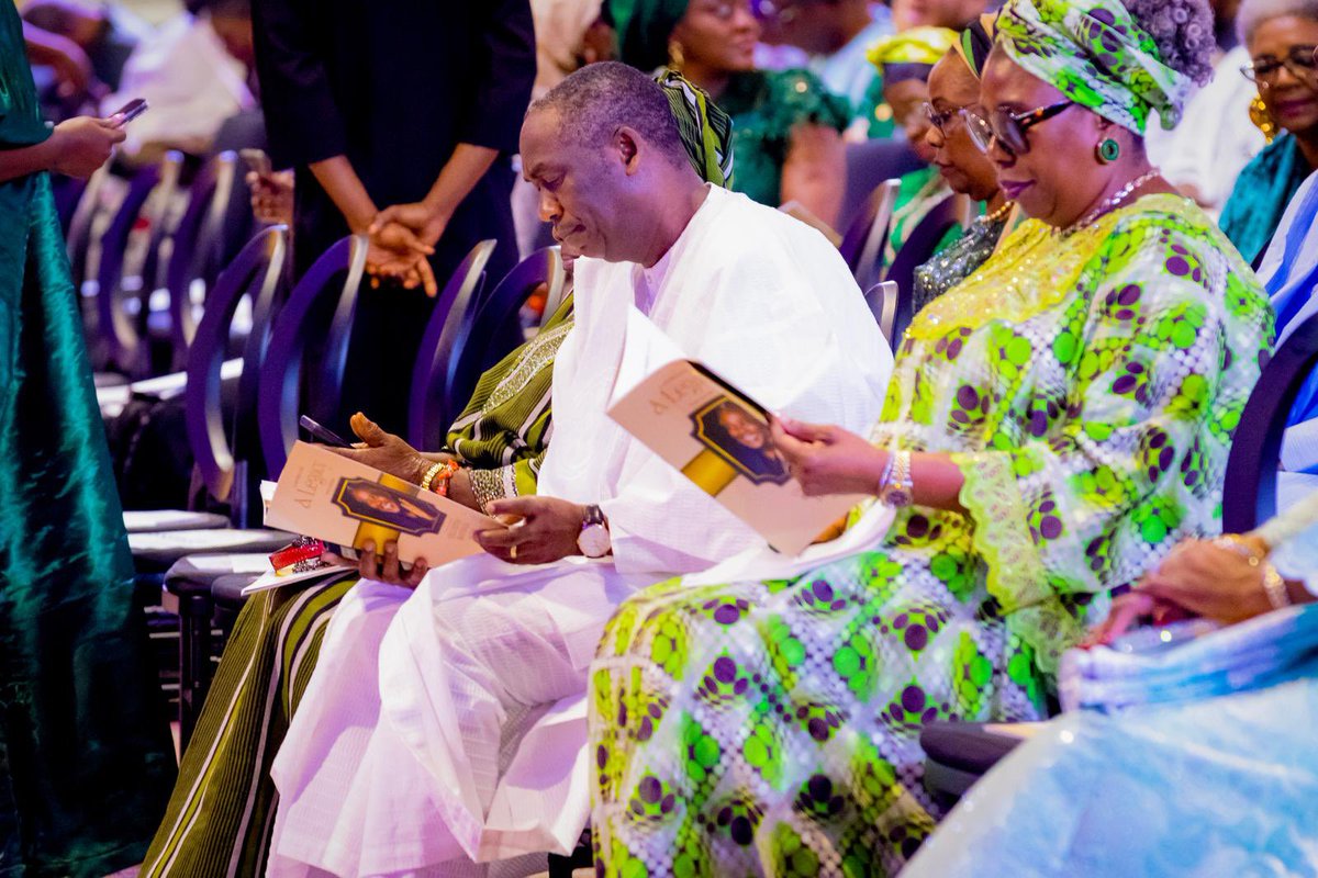 drobafemihamzat's tweet photo. I joined family, friends and loved ones at This Present House on Freedom Way to say a final farewell to a true icon of the entertainment industry, Uncle Olu Jacobs.

We gathered to honour his life and the memories he leaves behind. My thoughts and prayers remain with his family and loved ones as they mourn this great loss. May God grant him eternal rest and give his family the strength to carry on.