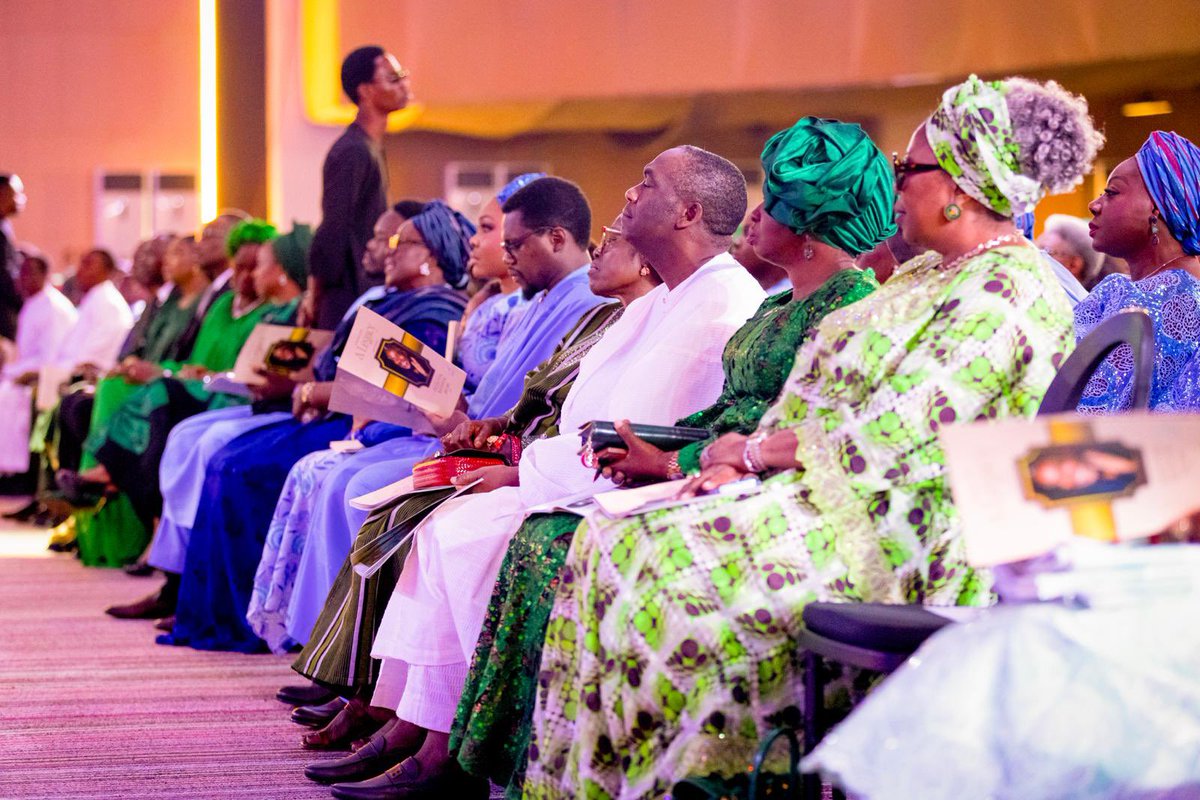 drobafemihamzat's tweet photo. I joined family, friends and loved ones at This Present House on Freedom Way to say a final farewell to a true icon of the entertainment industry, Uncle Olu Jacobs.

We gathered to honour his life and the memories he leaves behind. My thoughts and prayers remain with his family and loved ones as they mourn this great loss. May God grant him eternal rest and give his family the strength to carry on.