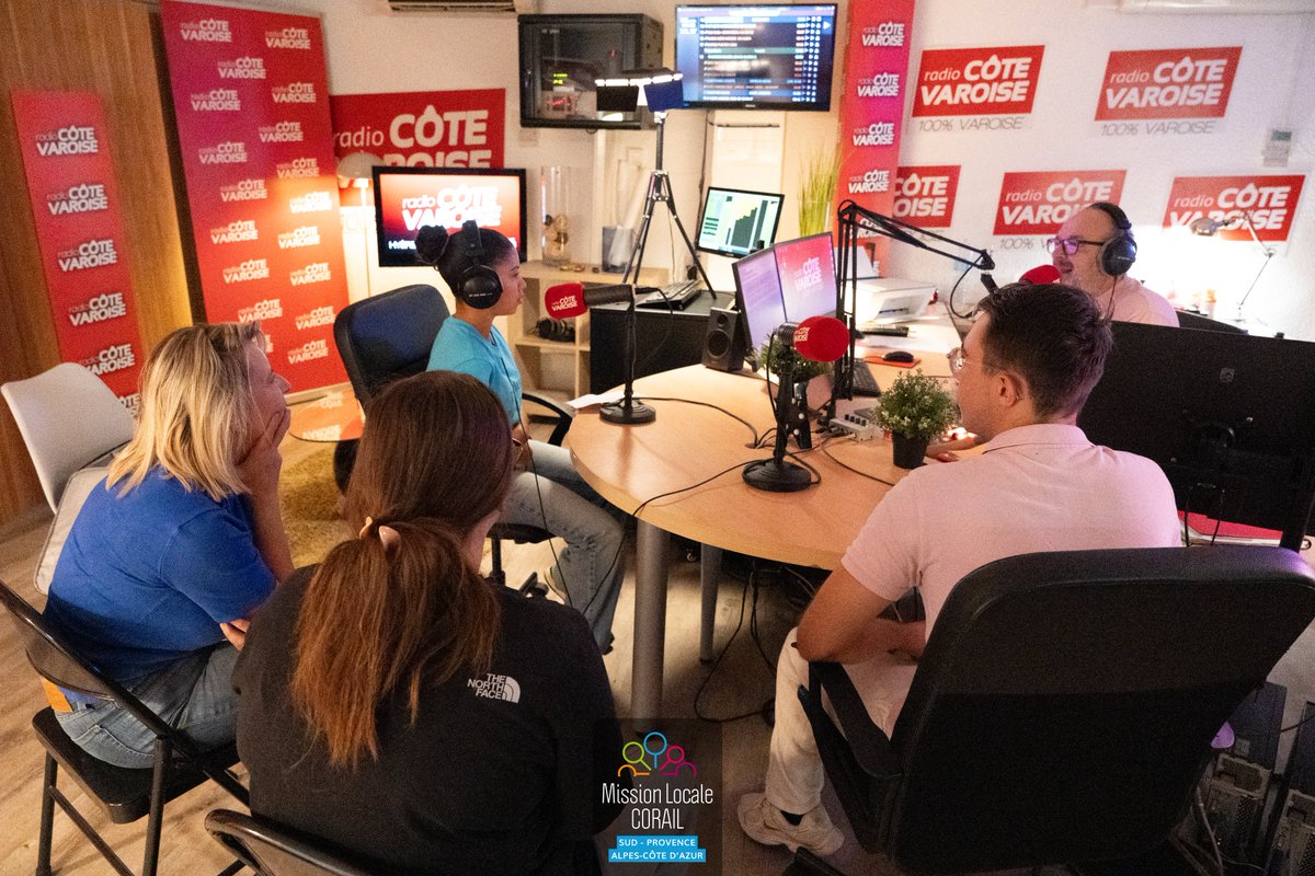 mlcorail's tweet photo. 🎙️ LA ML FAIT SON ÉMISSION ! 📻

Ce soir à 19h, retrouvez la 4ème émission de « Fréquence 16-25 » sur @RadioCoteVar (FM 101.5) ! 3 jeunes de la @mlcorail prennent le micro. 🎧

🎙️ Expression, confiance &amp; jeunesse !
Avec le soutien du FSE+. 🤝

#Hyères #Radio #Jeunesse https://t.co/BQYUE2Gn1y