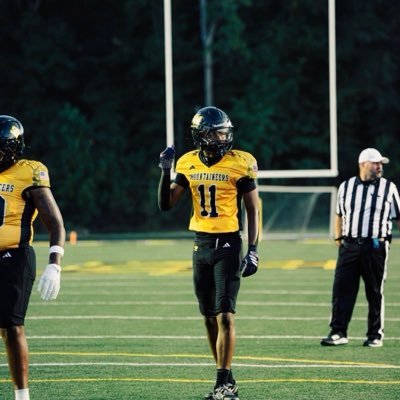 CoachZackGoodFB's tweet photo. Head Hunters Top 10 '28 LB Prospects:

1. @ChristianJ63132 King's Mountain, NC
2. @LeviClem28 Rockcastle, KY
3. @rhys_landsmann Bishop McNamara, IL
4. @JacobMars124 Decatur, AL
5. @Caine_Darracott Lauderdale, AL
6. @NickBahl_0 Chatfield, CO
7. @jordancooper104 Webster Groves, MO
8. @GabrielReyesW Fox Creek, SC
9. @IsaiahWhite26 Bethany, OK
10. @Floyd_2fastfast West Harrison, MS