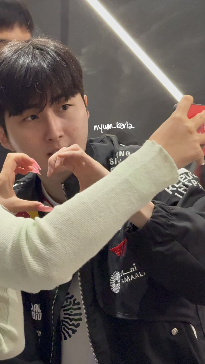 nyum_keria's tweet photo. ๐ซถ
#T1A #T1AWIN #Guti https://t.co/1Khzc7kHnx