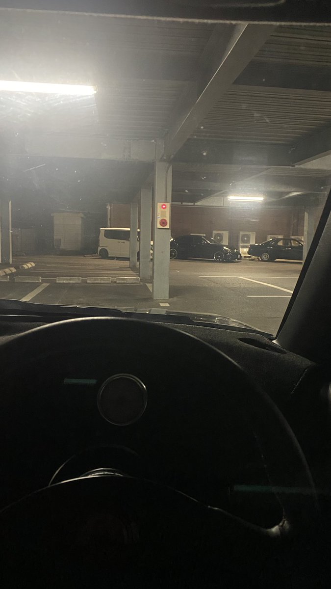 tomane0603's tweet photo. 金曜日は誰もいないか。
エネオスで洗車するかな。 https://t.co/T1XCexCXlZ