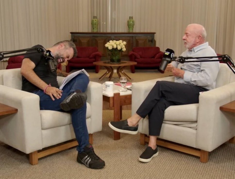 RiosAnderson's tweet photo. Os que odeiam o Lula têm medo de sentar com ele e acontecer isso. O homem é uma máquina de carisma. https://t.co/YhzaseCb3k