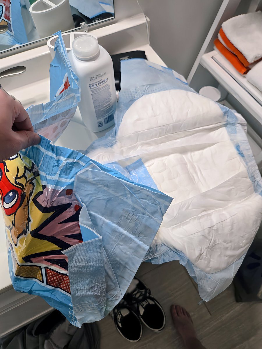 peter_jyoung's tweet photo. About to change my baby 🍼🍼girl to a new fresh diaper 🍼🍼 https://t.co/ZYvuUQFYUs