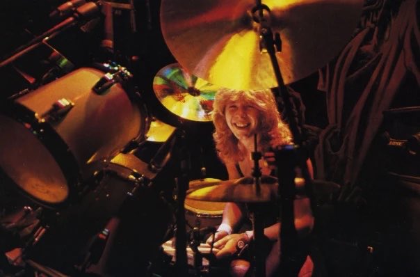geezbfc's tweet photo. @hayliegreg The late great Clive Burr shaped the sound of Iron Maiden in the early 80s and influenced many other upcoming drummers 🎶🤘 https://t.co/68SY1xzzvf
