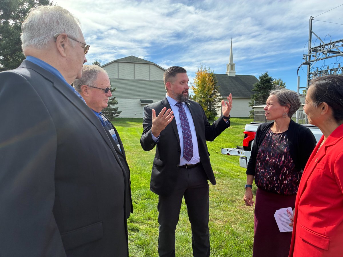 MNCommerce's tweet photo. @MNCommerce and @ECEcoop (ECE) welcomed U.S.  @ENERGY Assistant Secretary for the @DOEelectricity  Katie Jereza to Milaca to see firsthand how federal and state investments are strengthening Minnesota’s electric grid. Read the full press release: https://t.co/kHmfdGSJnK https://t.co/BLVF9tIzEL