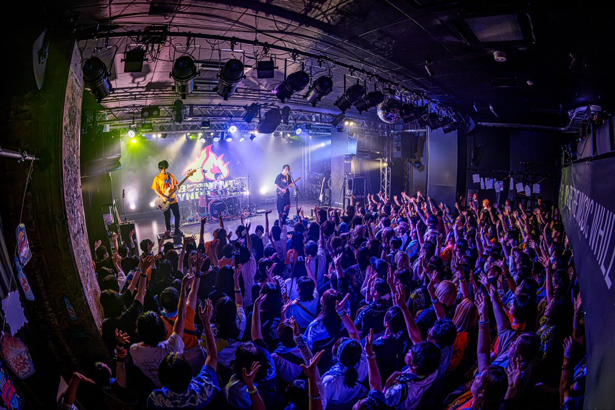 burnout_live's tweet photo. 「ファンクラブ 燃尽文庫限定 ワンマンライブ やるしか･･･ないっしょ⤴︎祭」
ありがとうございました✨

BURNerの皆さんとの最高の夏の思い出ができました！

このまま東京公演も
燃え尽きるしか...ないっしょ⤴︎

--------------------

📣来年2月開催ワンマン
『 Fly Me To The Moon TOUR 2027
- Debut 10th Anniversary - 』
オフィシャル4次先行受付中！

🎫チケットはこちらから
https://t.co/cA6XzAVQ5m

Photo by SUGI

#BURNOUTSYNDROMES