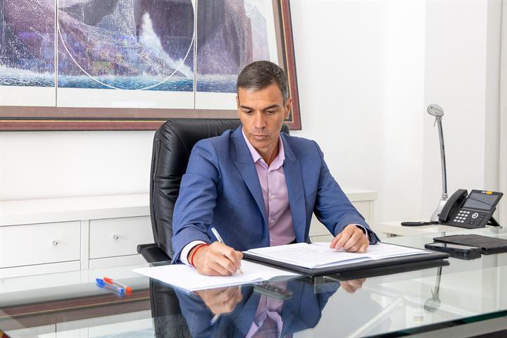 davidsantosvlog's tweet photo. Ya está Pedro preparando otra carta a la ciudadanía. https://t.co/thXtH2xv1L