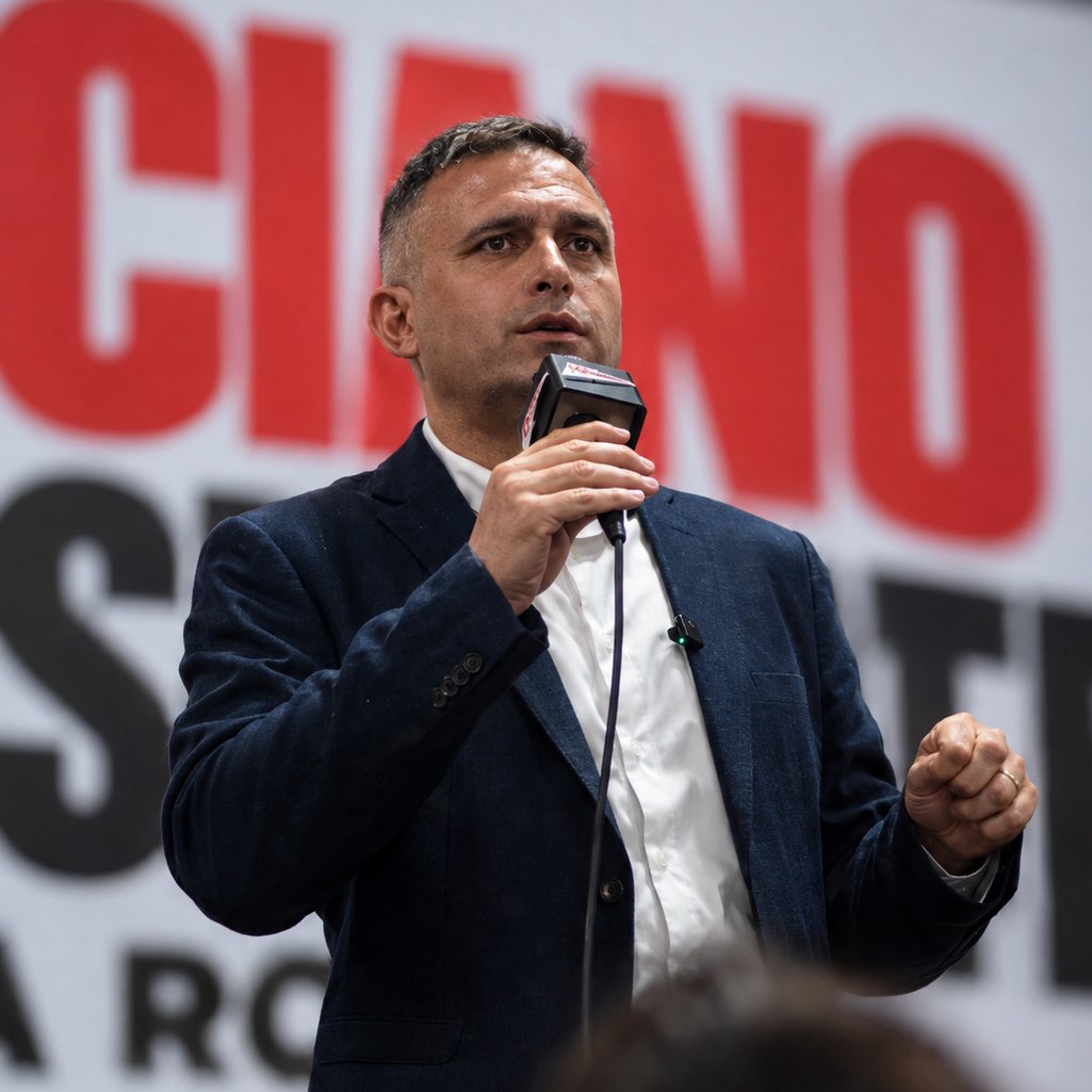 LucianoNakis's tweet photo. 𝐆𝐫𝐚𝐜𝐢𝐚𝐬 𝐚 𝐥𝐚𝐬 𝐦𝐚́𝐬 𝐝𝐞 𝟑𝟎𝟎 𝐩𝐞𝐫𝐬𝐨𝐧𝐚𝐬 𝐪𝐮𝐞 𝐚𝐲𝐞𝐫 𝐬𝐞 𝐚𝐜𝐞𝐫𝐜𝐚𝐫𝐨𝐧 𝐚 𝐥𝐚 𝐀𝐠𝐫𝐮𝐩𝐚𝐜𝐢𝐨́𝐧 𝐋𝐢𝐬𝐭𝐚 𝐑𝐨𝐣𝐚 🚩 

Fue una noche para encontrarnos, escuchar, conversar y contar en profundidad nuestras propuestas para Independiente. Muchos se acercaron con preguntas, inquietudes e ideas, y eso es exactamente lo que queremos: un proyecto abierto, donde el socio vuelva a ser protagonista.

Cada reunión nos confirma algo: hay muchísimas ganas de participar y de construir un Independiente distinto. Nuestro proyecto apunta a modernizar el club, fortalecer el fútbol y recuperar una institución cada vez más cercana al socio. Independiente

Gracias por estar, por escuchar y por creer.
El Independiente que queremos no se espera: se construye entre todos.