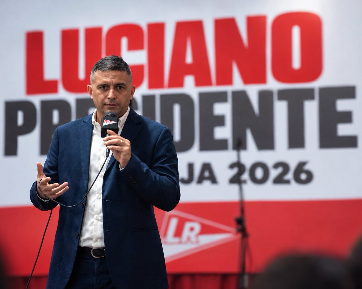 LucianoNakis's tweet photo. 𝐆𝐫𝐚𝐜𝐢𝐚𝐬 𝐚 𝐥𝐚𝐬 𝐦𝐚́𝐬 𝐝𝐞 𝟑𝟎𝟎 𝐩𝐞𝐫𝐬𝐨𝐧𝐚𝐬 𝐪𝐮𝐞 𝐚𝐲𝐞𝐫 𝐬𝐞 𝐚𝐜𝐞𝐫𝐜𝐚𝐫𝐨𝐧 𝐚 𝐥𝐚 𝐀𝐠𝐫𝐮𝐩𝐚𝐜𝐢𝐨́𝐧 𝐋𝐢𝐬𝐭𝐚 𝐑𝐨𝐣𝐚 🚩 

Fue una noche para encontrarnos, escuchar, conversar y contar en profundidad nuestras propuestas para Independiente. Muchos se acercaron con preguntas, inquietudes e ideas, y eso es exactamente lo que queremos: un proyecto abierto, donde el socio vuelva a ser protagonista.

Cada reunión nos confirma algo: hay muchísimas ganas de participar y de construir un Independiente distinto. Nuestro proyecto apunta a modernizar el club, fortalecer el fútbol y recuperar una institución cada vez más cercana al socio. Independiente

Gracias por estar, por escuchar y por creer.
El Independiente que queremos no se espera: se construye entre todos.