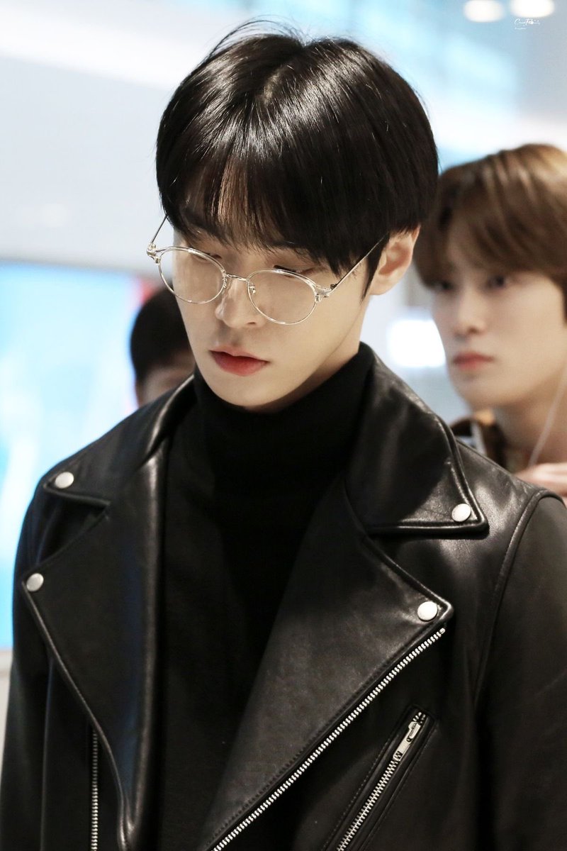 iluvdoyx's tweet photo. 안경콤온다 https://t.co/wSXAk9WrF9