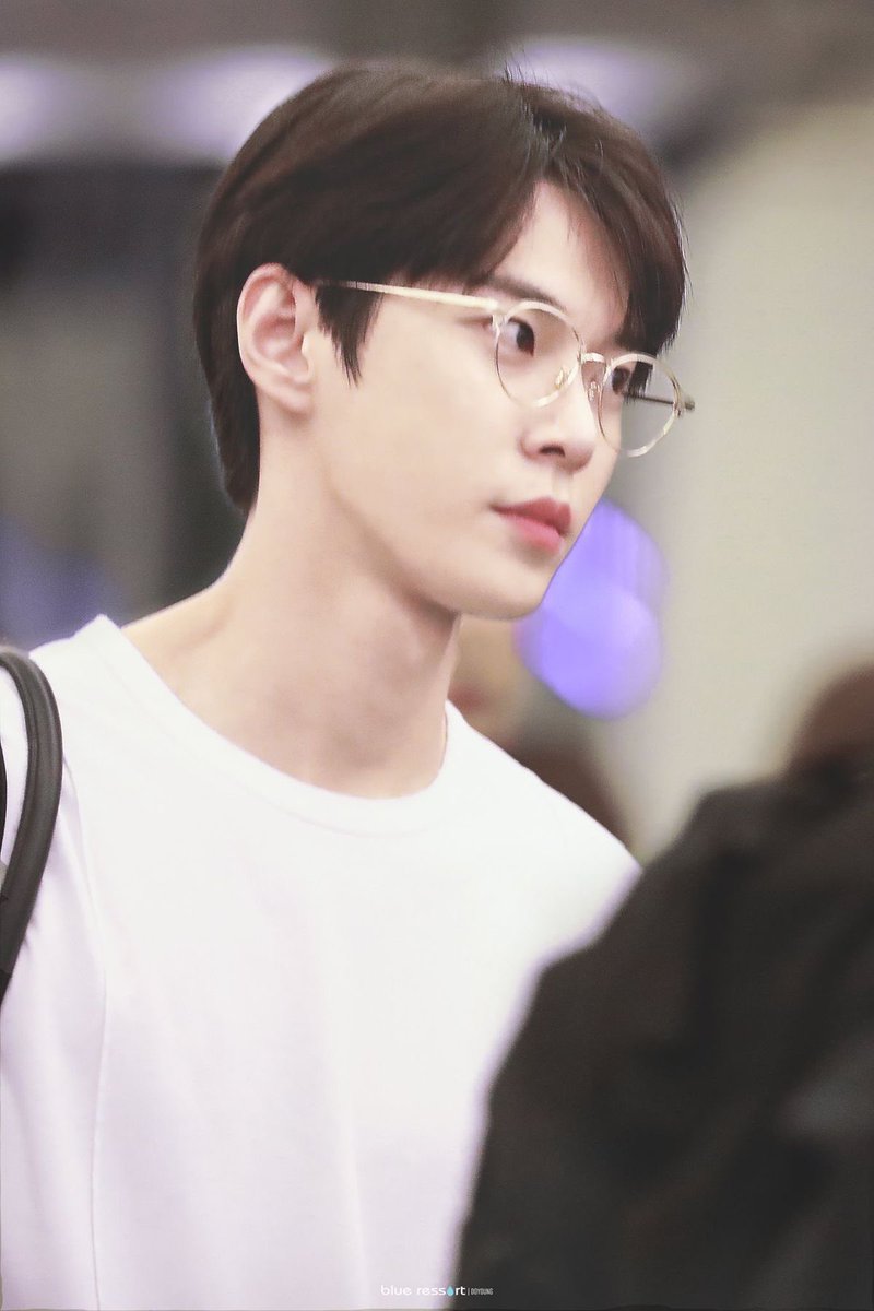 iluvdoyx's tweet photo. 안경콤온다 https://t.co/wSXAk9WrF9