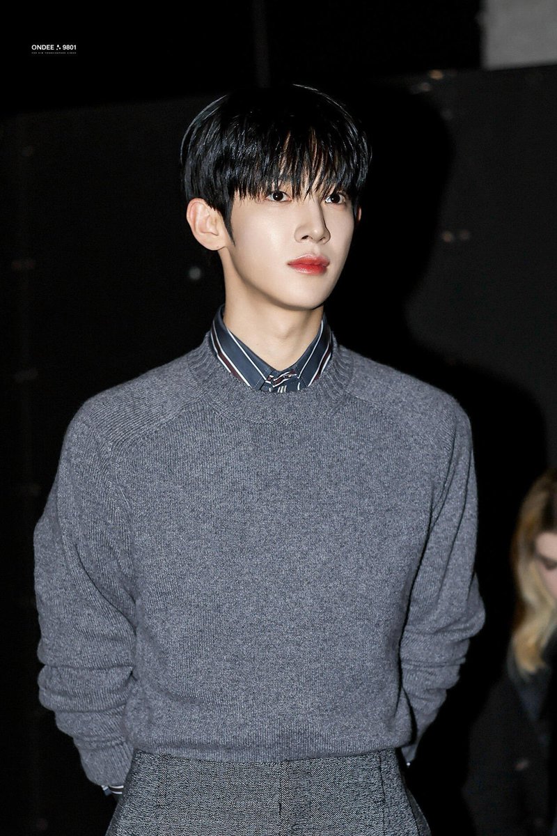 hnhu1612_'s tweet photo. Lanvin chose the right man. Park Siwoo wears this look with total confidence.

PARK SIWOO AT LANVIN PFWSS27   #PARKSIWOOxLANVIN  #LANVINPFWSS27 
#PARKSIWOO https://t.co/hucdPFPmoH