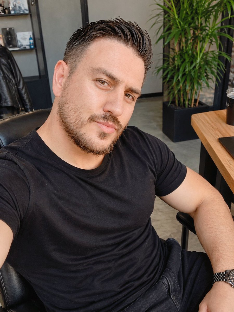 KryanMzz's tweet photo. #NuevaFotoDePerfil Viernes ☕️🍁 https://t.co/7AOEVKX7ru
