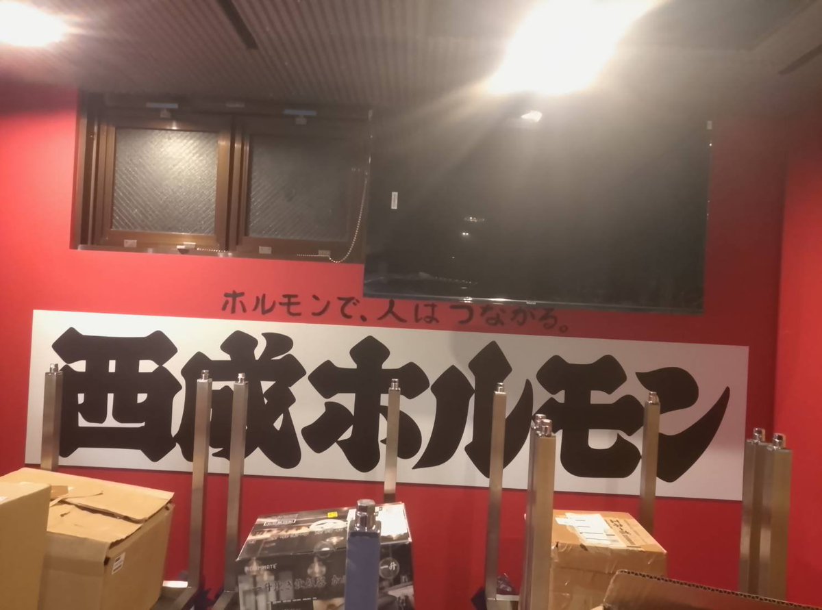 hesogourmet's tweet photo. へそ大坂城錦糸町店
10月8日オープン！

昔の映画館のような絵画！
渋いね🤭🤭🤭

壁も手書きで書いちゃいました😄😄😄

オープンまであと6日！
なんとか間に合う！？ https://t.co/HOFOZGt7pL