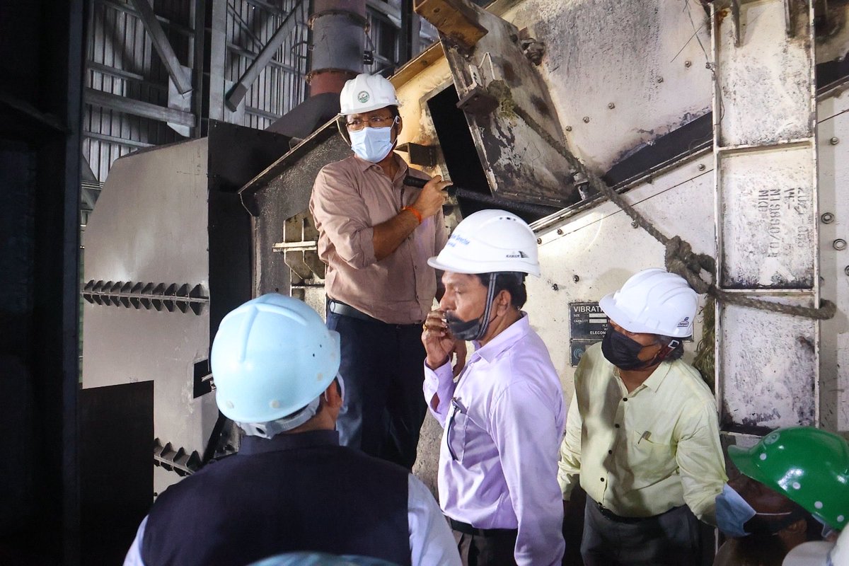 TGGENCODI's tweet photo. As per the instructions of Hon' ble Chief Minister, Dy. Chief Minister, Chief secretary and Special chief secretary, energy of state of Telangana, CMD TGGENCO, Director / Thermal &Projects and Director /Projects. BHEL have visited the YTPS Power House to review the pending works of CHP, BOP and Unit 5 works. After inspection and reweing the works at YTPS, Director , Projects BHEL has promised to complete the entire pending works of CHP and BOP by end of October 2026 and handover the total CHP & BOP  to TGGENCO. Further,  after  reweing the pending works of Unit 5 by TGGENCO and BHEL officials, it is decided to synchronise the Unit by mid of October 26 and COD will be done by the end of November 2026.@tgtransco @tgspdcl  @TG_NPDCL @TelanganaCMO @CS_Telangana @NavinMittal