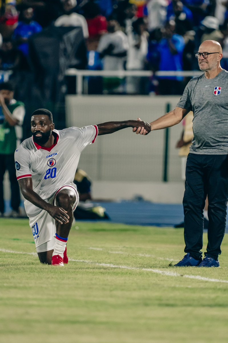 fhfhaiti's tweet photo. Yèswa, Grenadye nou yo te ban nou yon sware n ap sonje lontan. Yon viktwa ki fè kè yon pèp bat pi fò, ki fè nou selebre ansanm e sonje lanmou nou pou ble e wouj la. 
Bèl sware pou Ayiti, bèl sware pou zile nou pataje a. Sou teren an, konpetisyon; deyò teren an, respè pou vwazen. https://t.co/bXAsbUqVoq