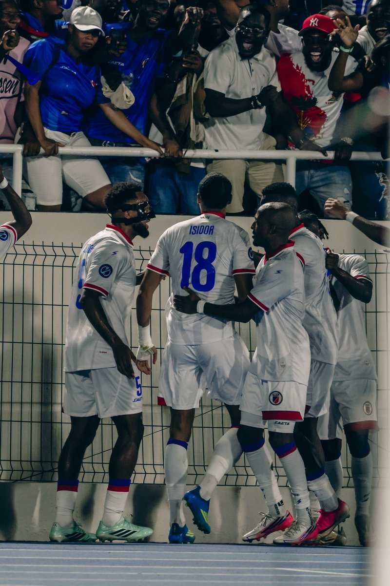 fhfhaiti's tweet photo. Yèswa, Grenadye nou yo te ban nou yon sware n ap sonje lontan. Yon viktwa ki fè kè yon pèp bat pi fò, ki fè nou selebre ansanm e sonje lanmou nou pou ble e wouj la. 
Bèl sware pou Ayiti, bèl sware pou zile nou pataje a. Sou teren an, konpetisyon; deyò teren an, respè pou vwazen. https://t.co/bXAsbUqVoq