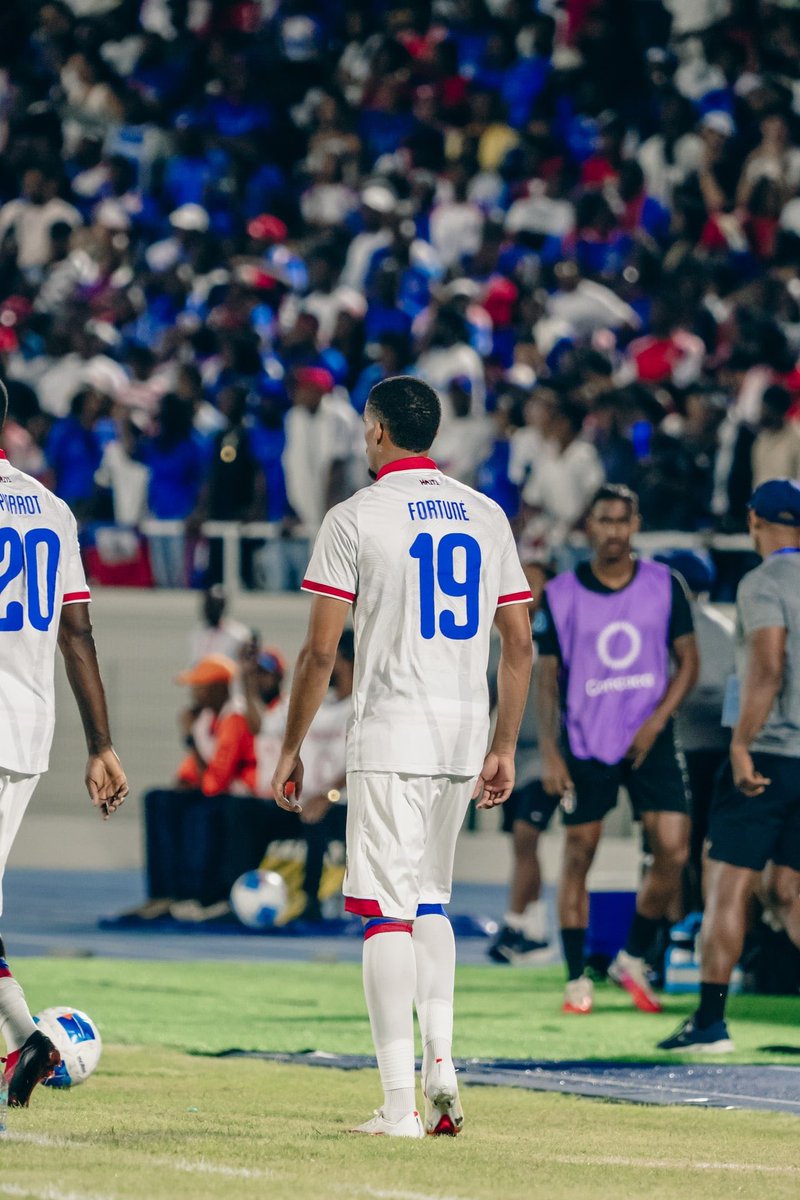 fhfhaiti's tweet photo. Yèswa, Grenadye nou yo te ban nou yon sware n ap sonje lontan. Yon viktwa ki fè kè yon pèp bat pi fò, ki fè nou selebre ansanm e sonje lanmou nou pou ble e wouj la. 
Bèl sware pou Ayiti, bèl sware pou zile nou pataje a. Sou teren an, konpetisyon; deyò teren an, respè pou vwazen. https://t.co/bXAsbUqVoq