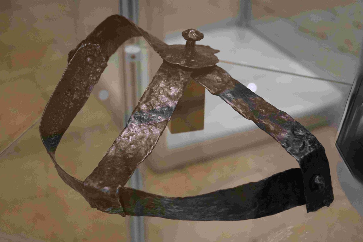 NeuKelte's tweet photo. #FindsFriday #FerrousFriday #Celtic: The โDruid Crownโ from Roseldorf, Lower Austria, is the only known example of a ceremonial headdress found outside England or Ireland that was made of iron.
1/3 https://t.co/CEpO85hYSL
