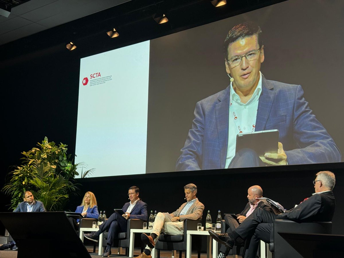 FedeCafeteros's tweet photo. ☕️🇨🇴🇨🇭 En representación de los caficultores de Colombia, Germán Bahamón, gerente de @FedeCafeteros, participó en Montreux, Suiza, en el 17.º SCTA Forum & Dinner 2026, que reúne a representantes de la industria para analizar los desafíos y oportunidades de la economía mundial del café.

@GermanBahamon intervino en el panel “Sourcing with Purpose: The Role of Procurement in Creating Long-Term Value”, centrado en las decisiones de abastecimiento y su impacto en los productores y en el futuro de la cadena de valor del café.

“Colombia ha dedicado casi cien años a construir uno de los orígenes de café más confiables del mundo. Creo que el próximo siglo debería estar dedicado a construir una de las cadenas de valor del café más sofisticadas del mundo”.

#SCTA2026