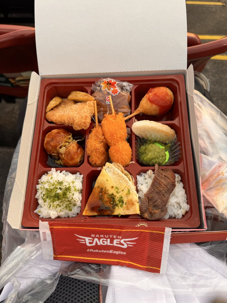 760723a_t's tweet photo. 9月29日から10月1日東北二泊三日デブ活の旅1
1日目
朝ご飯 #阿賀野川SA #タレカツカレーラーメンセット
#淡路島バーガー鳥の海店
昼ご飯 #淡路島ダブルバーガーオニオンリングドリンクセット
夜ご飯 #楽天モバイル最強パーク #前田健太の人生弁当 https://t.co/58O7rrVXdK