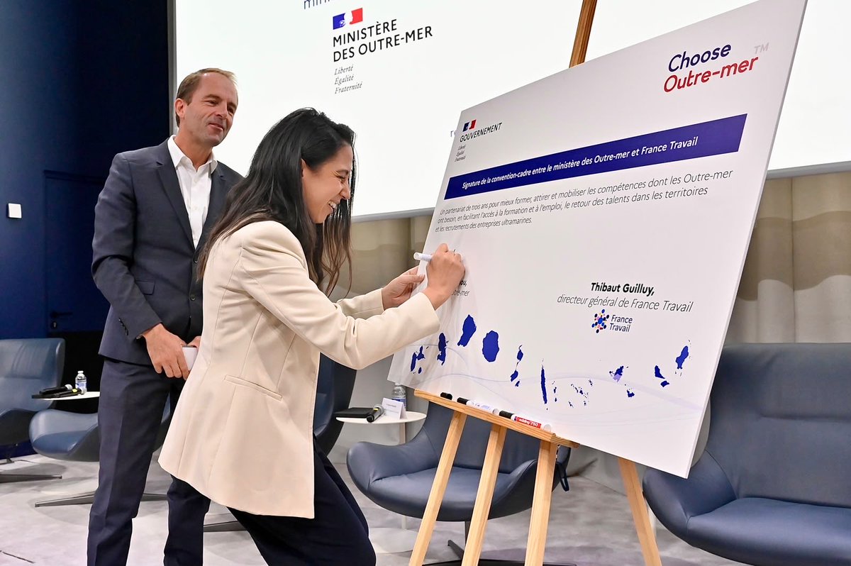 NaimaMoutchou's tweet photo. Investir dans les Outre-mer, c’est aussi y créer des vies possibles.

Pouvoir y trouver un emploi. Y revenir après ses études. Y construire sa carrière. Ne pas avoir à choisir entre réussir et rester chez soi.

C’est pour ça que j’ai voulu que #ChooseOutreMer parle aussi d’emploi.

Aujourd’hui, une centaine d’entreprises qui recrutent ont rencontré directement des candidats, à Paris mais aussi en Guadeloupe, en Martinique, en Guyane, à La Réunion et à Mayotte.

Attirer des capitaux, oui. Mais avec une finalité très simple : que la richesse créée dans nos territoires profite d’abord à ceux qui y vivent.