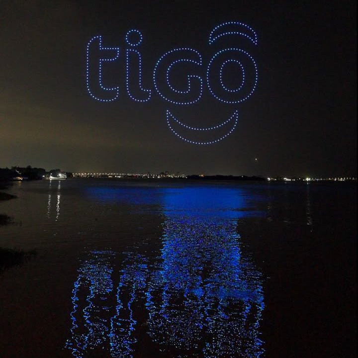 MIT_Ecuador's tweet photo. #Guayaquil | El Gobierno Nacional acompaña las iniciativas privadas.

El viceministro de Tecnologías de la Información y Comunicación, Ricardo Gutiérrez, participó en la presentación oficial de Tigo, la nueva operadora móvil que inicia sus operaciones en Ecuador para brindar sus servicios a los ciudadanos.

✅La transición de las anteriores marcas a Tigo representa un paso importante para avanzar en la mejora de la conectividad en el país. El Gobierno Nacional, en el ámbito de sus competencias, brindó las facilidades necesarias para el inicio de sus operaciones y, con ello, ampliar las opciones de los ciudadanos para acceder a servicios de telecomunicaciones.

💪🏻 Desde el MIT continuaremos trabajando de la mano con todos los prestadores de servicios de telecomunicaciones, con un objetivo común: construir un Ecuador digital, impulsado por la tecnología, que genere oportunidades y conecte al país con el mundo.
