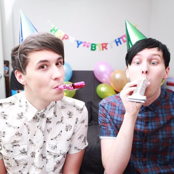 NatzillaXD's tweet photo. #phanniefriday birthday edition 🥳 https://t.co/BSx5cPPpqN