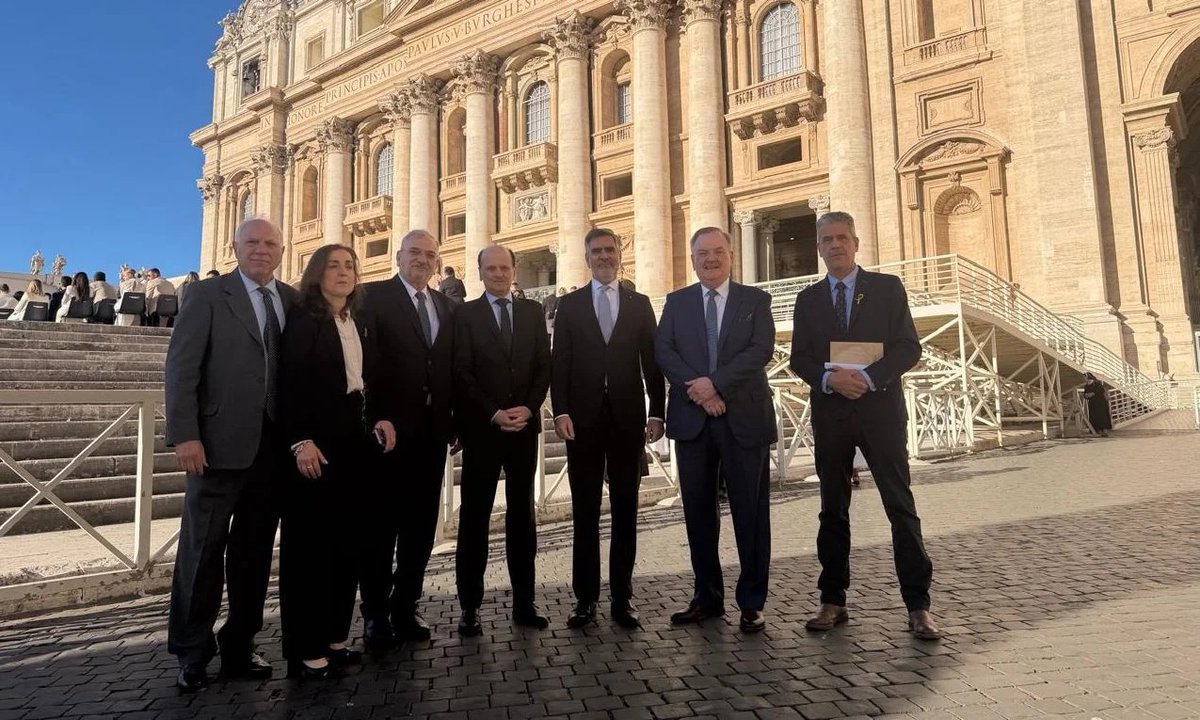 SenadoSantaFe's tweet photo. 🗣️ El senador @alcidescalvoOK detalló el “balance positivo” del viaje institucional de senadores a Europa

📲 https://t.co/Irg99OIMms https://t.co/hbemUY1qXI