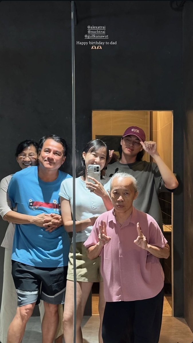 BebeSwk's tweet photo. ไตรแฟมน่ารักมากๆให้ความสำคัญกับครอบครัวเสมอ🥰

GULF KANAWUT 
@gulfkanawut
#GulfKanawut 
#กลัฟคณาวุฒิ https://t.co/cKzLlP6MhA