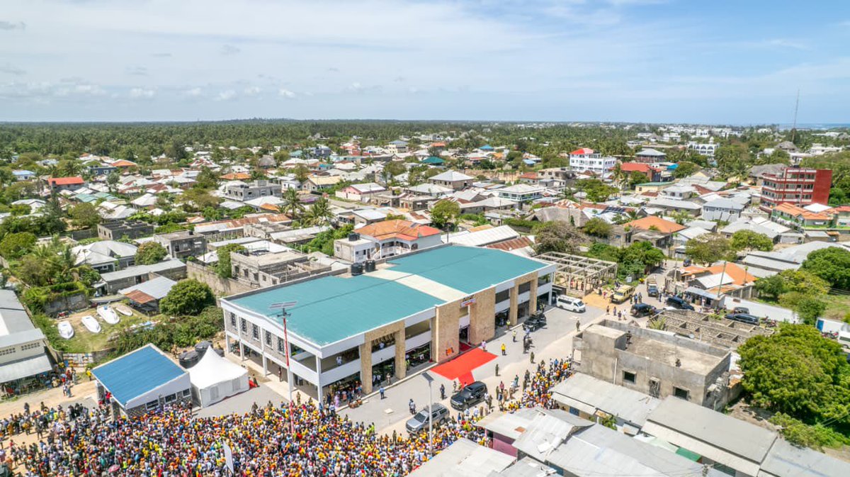 WilliamsRuto's tweet photo. Commissioned Watamu Modern Market, one of 12 markets we are building in Kilifi County under the Affordable Housing Programme. https://t.co/qkBwtOnYIn