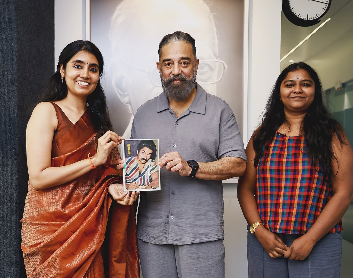 Kamaladdict7's tweet photo. The founder of The Town Library and producer @ShrutiNallappa, who is organizing the event "Book vs Movie" Stepping into the World of Kamal Haasan's Dhayam and its Cinematic Adaptation #Aalavandhan on October 3rd with host @Maathevan, met Ulaganayagan #KamalHaasan today💙 https://t.co/4BqSiPJr4s