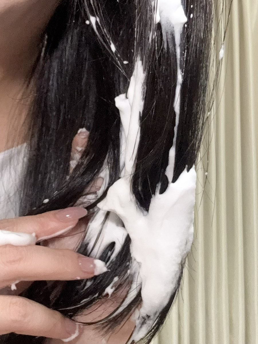 n_i_k_u_k_y_u_u's tweet photo. #PR
＼10日間ANAZEヘアチャレンジ🔥／

ANAZE（アネイズ） @anazejp 
🫧シルクフォーム

〜Routine〜

ANAZEヘアチャレンジ途中経過🙌🏻

あれから毎日のケアにシルクフォームを組み込んでるよ🫧

ドライ前のプライミングルーティンとして、ヒートプロテクト効果のあるシルクフォームを揉み込んでからドライヤーを使うと、髪への熱負担を軽減できていい感じ👍🏻

続きは結果報告で🔍

🔍What's ANAZE？
K-POPアイドル御用達サロン出身のヘアスタイリスト、Kiu（キウ）先生がブランドディレクターを務めるプロフェッショナルヘアケアブランド。
サロン級のヘアケア・ヘアスタイリングを自宅でも取り入れられるようにしたアイテムを展開中！

#ANAZEJP #ANAZEヘアチャレンジ_2 #シルクフォーム #キウ先生