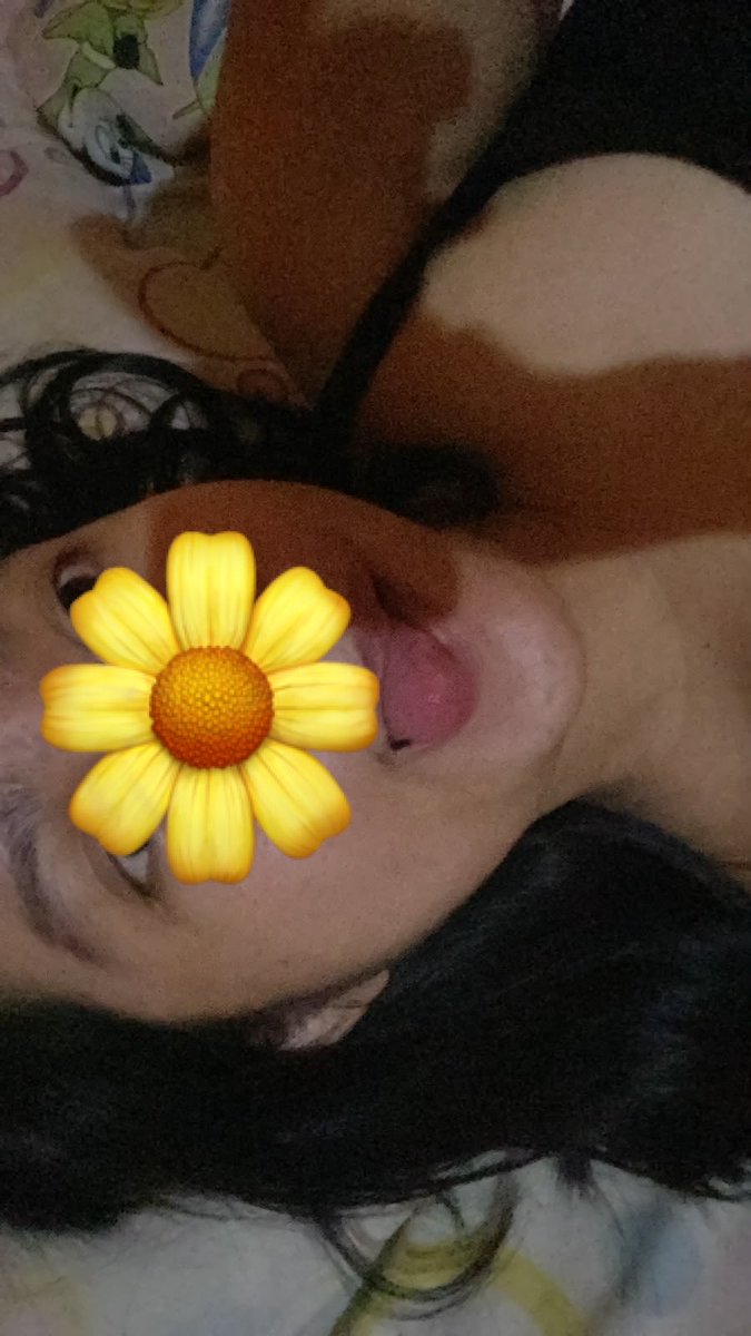 mahunnybee's tweet photo. same pose, different lighting https://t.co/awMQM3CIFO