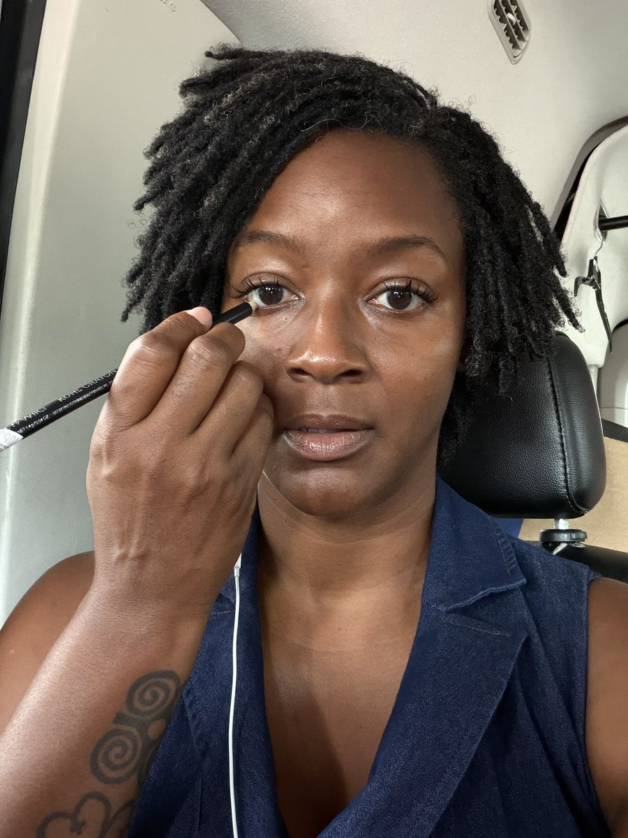 AngieNixon's tweet photo. Y’all. I need recommendations. What’s your favorite go to liner? Also while you’re here…consider donating at https://t.co/9rPoNwlQBb https://t.co/xvIUQnR4G4