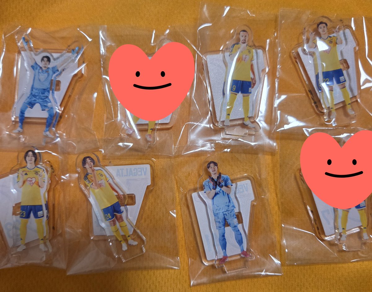 myo_v_uw's tweet photo. #ベガガチャ #Vガチャ
【譲】
Vガチャ：1・9・22・23・24・41
※9は交換のみ、買い取り不可
【求】
6・11・44(異種交換でもOK)、定価 https://t.co/coy63OiZCE