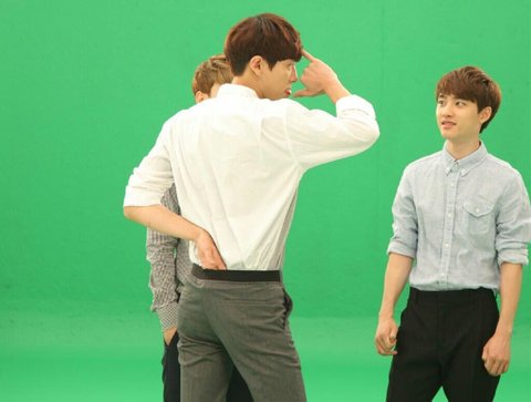 NGM_twt's tweet photo. ㅇㅊ이 뭐냐면 앰창이라��� 뜻인데
내말이 거짓말이면 우리엄마 창녀라는 뜻임 앰창 손동작은 이런거고 https://t.co/bfowdeJ3oi