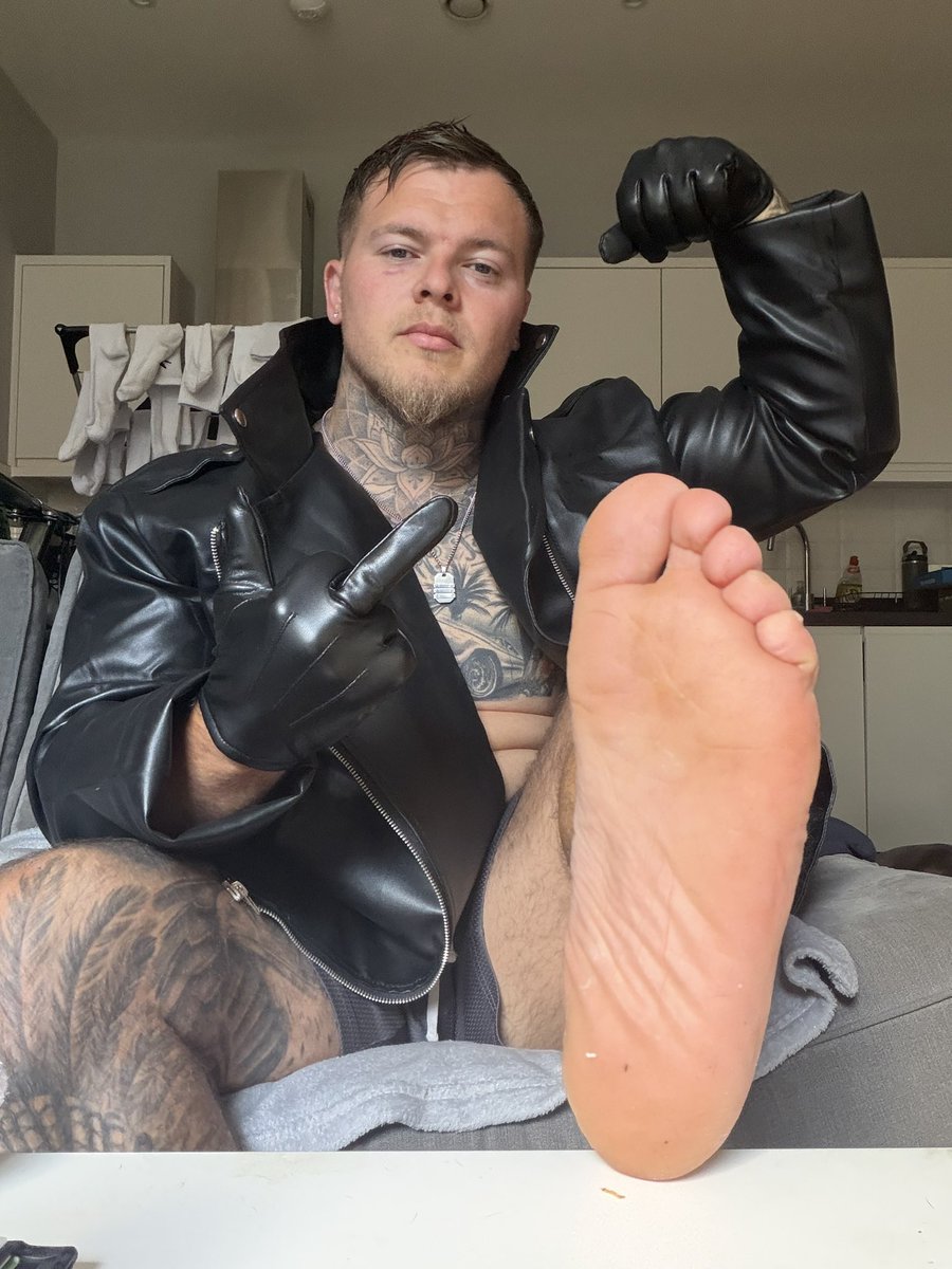 Alphajackedd's tweet photo. I think it’s time the leather made a re-appearance… don’t you? 😈 https://t.co/0CZAGK5nBm