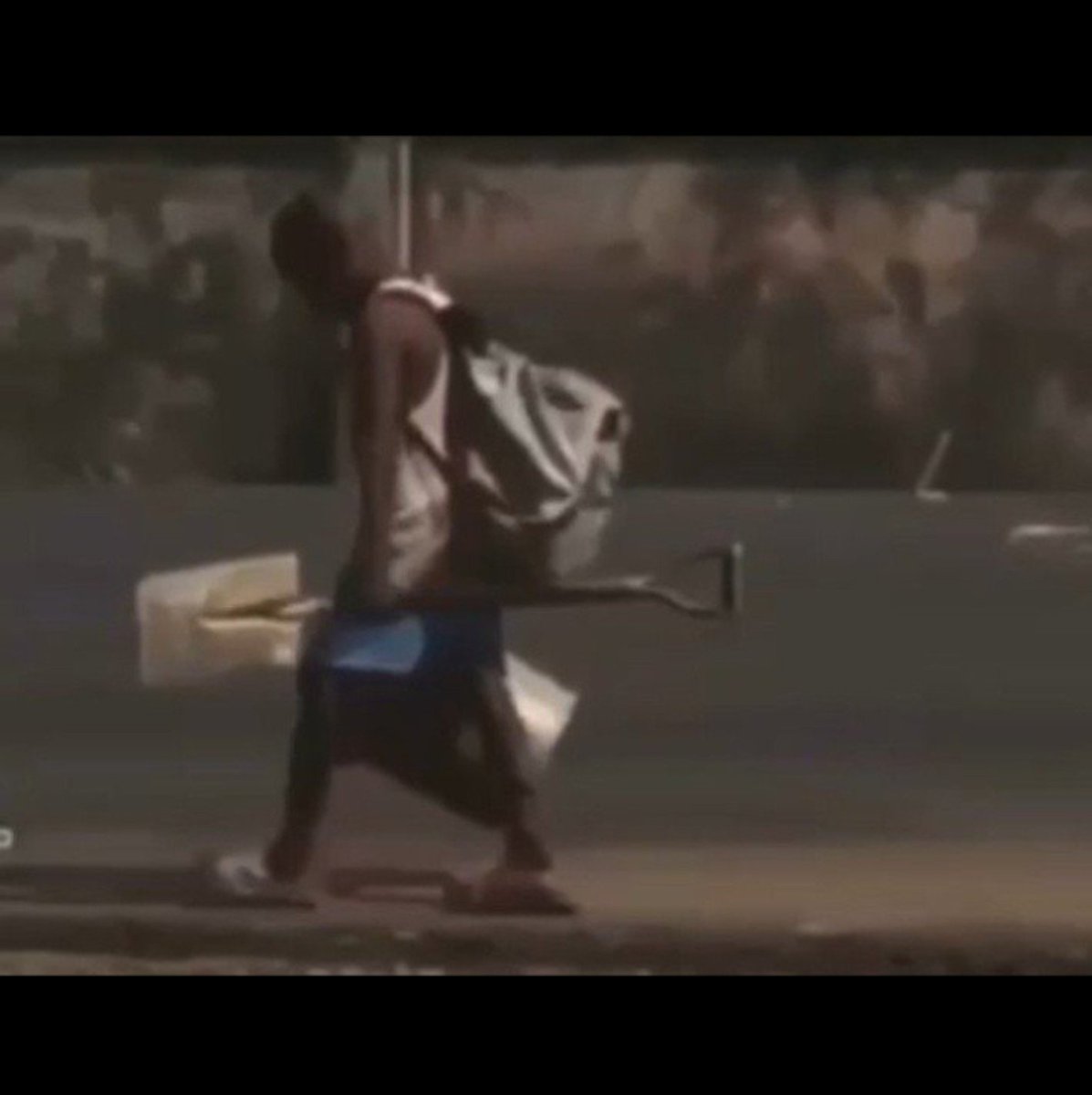 Malcomn256709's tweet photo. Foreman amesema mshahara ni kesho .😓🥲 https://t.co/7zhUuMoEjK