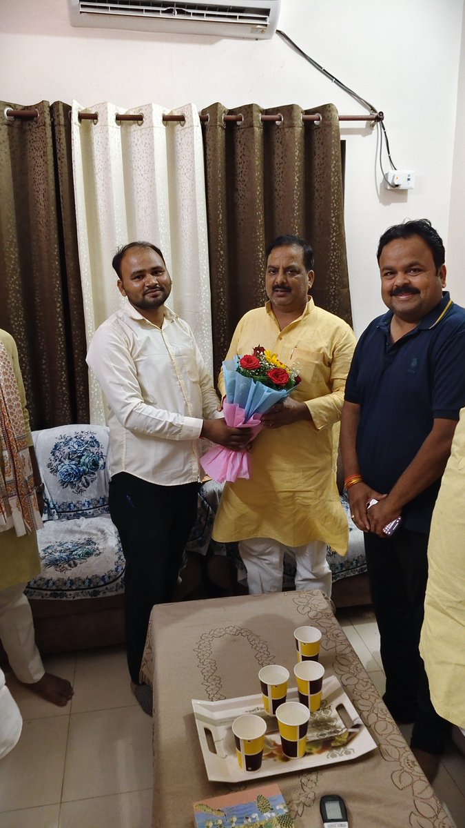 svivek123bjp's tweet photo. भाजपा लोकप्रिय  प्रदेश उपाध्यक्ष । विधान परिषद सदस्य बहुमुखी प्रतिभा के धनी बहुत ही सरल  माननीय श्री डॉ धर्मेन्द्र सिंह जी शिष्टाचार मुलाकात करके आशीर्वाद प्राप्त हुआ।।। 
भाजपा कुशीनगर जिला उपाध्यक्ष प्रिय बड़े भैया श्री संजय सिंह जी के साथ।।।
@SinghRPN https://t.co/Dp9roae7AP