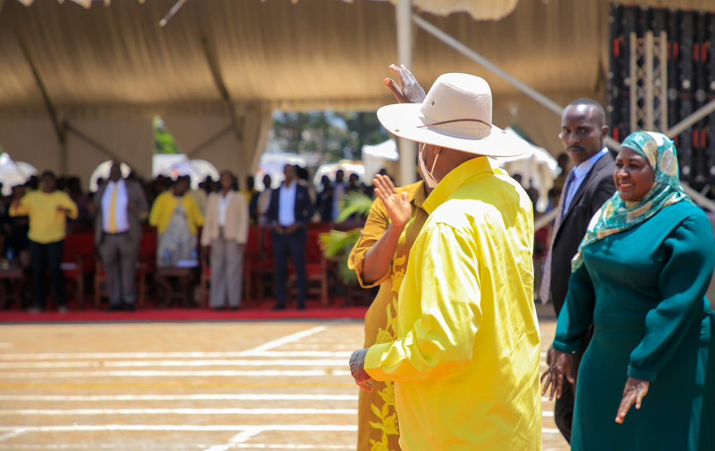 BadruAbaho's tweet photo. Earlier today, Hajjat Namyalo @ChiefMuzzukulu) welcomed her boss, the @NRMOnline National Chairman and President of Uganda-@KagutaMuseveni .

This was for a special NRM Caucus strategic meeting.

#ONCUpdates
#Namyalo
#JajjaKwesiva https://t.co/3PdvMBTrzu