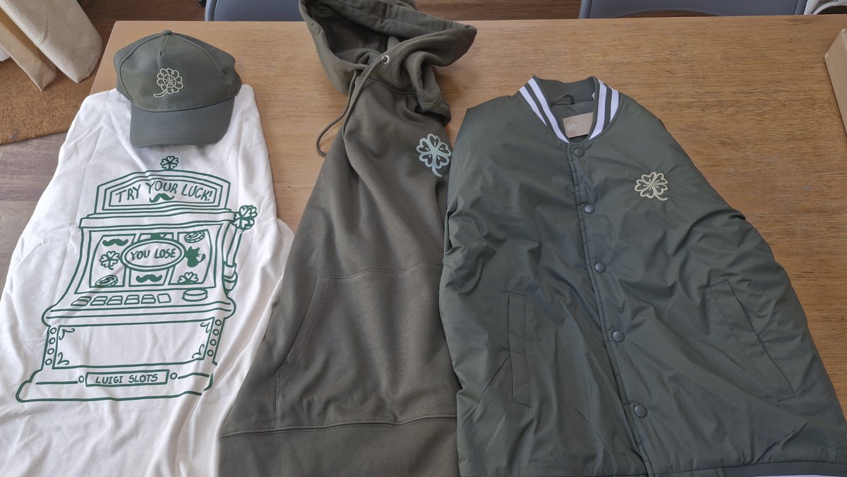 hachishio's tweet photo. my toan merch arrived !! ^_^ https://t.co/CZZBFUrfxu