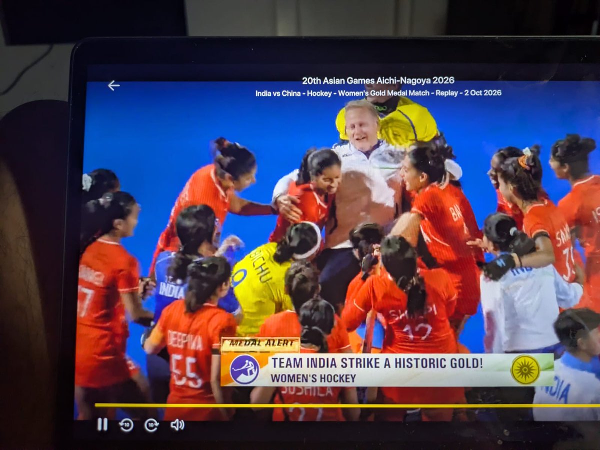 joybhattacharj's tweet photo. The last time India won a Asian Games gold in women's hockey, I was in school, Mrs Gandhi was the Prime Minister and Ranbir Kapoor's mom was a big star!
The Koreans and Chinese have since dominated the Asian stage, but today Savita Punia and the defence stood strong after an amazing goal from Lalresiami!
Great, great, emotional finish
