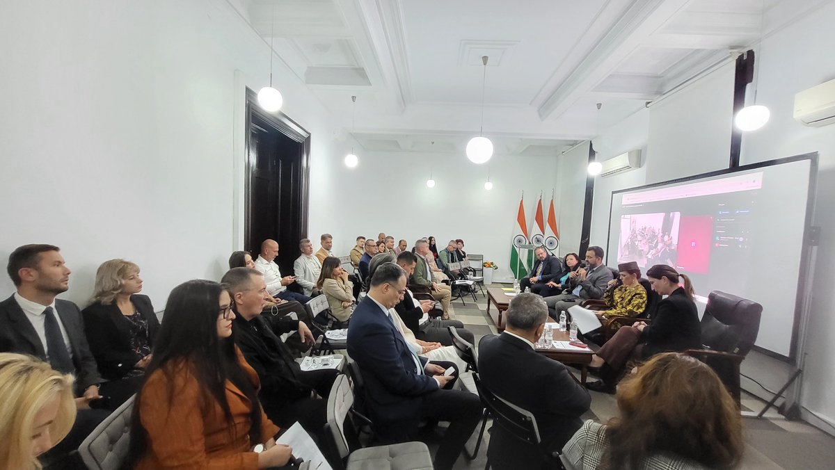 eoiromania's tweet photo. 🇮🇳🤝🇷🇴 Strengthening India–Romania Business Partnerships!

@eoiromania, in collaboration with Ubuntu World and @ficci_india, successfully organised the India–Romania Trade & Investment Forum & Hybrid B2B, bringing together government and business stakeholders to explore new opportunities in trade and investment.

Amb. @manojifs highlighted the opportunities emerging from the India–EU FTA.

The Forum featured Mr. Dan Adrian Pop, State Secretary, Ministry of Economy, and distinguished industry experts.

A productive platform to connect businesses and deepen India–Romania economic ties! 🇮🇳🇷🇴

#IndiaRomania #Trade #Investment #IndiaEUFTA #B2B
